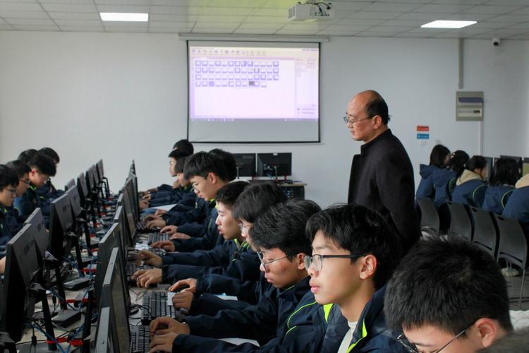 高中信息技术课改计算思维教学场景
