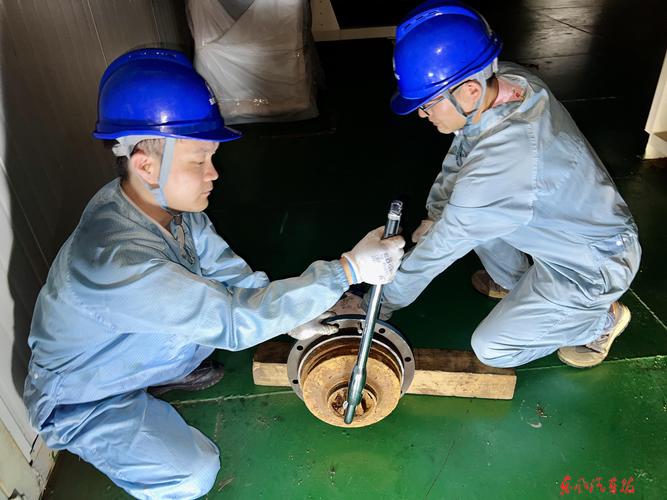中频熔炼炉厂家售后工程师现场检修照片