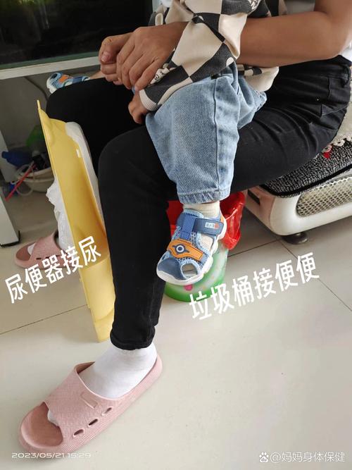 一岁男宝抗拒把尿打挺实拍图