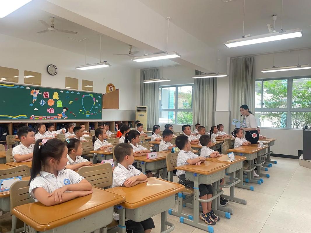 普通小学融合班级日常教学场景