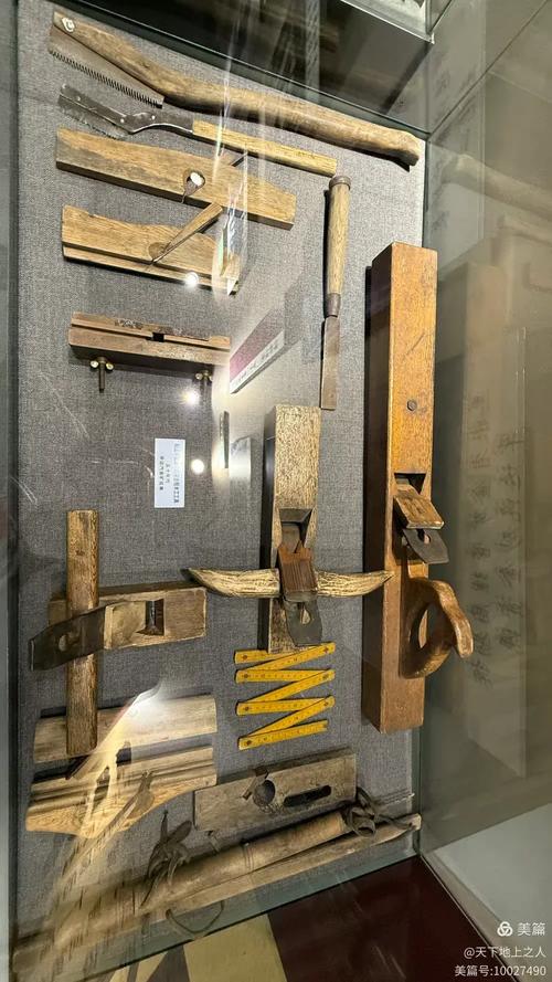 百年船厂厂史馆展出的工人传家宝老工具展品