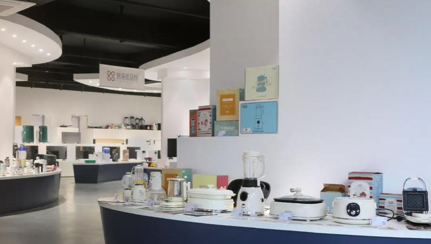 中东本地零售店铺小家电产品陈列场景