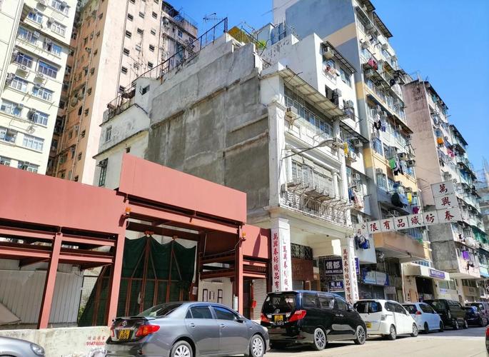 香港深水埗老骑楼空中晾衣竹竿阵