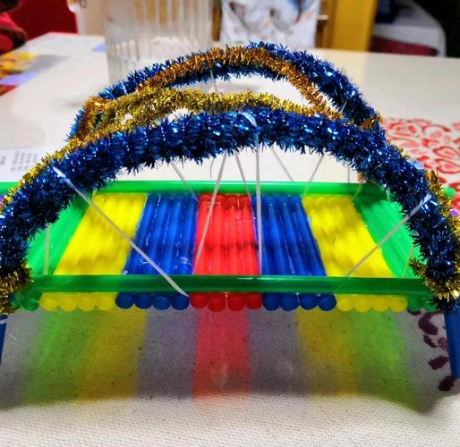 儿童磁力棒搭建桥梁实验作品