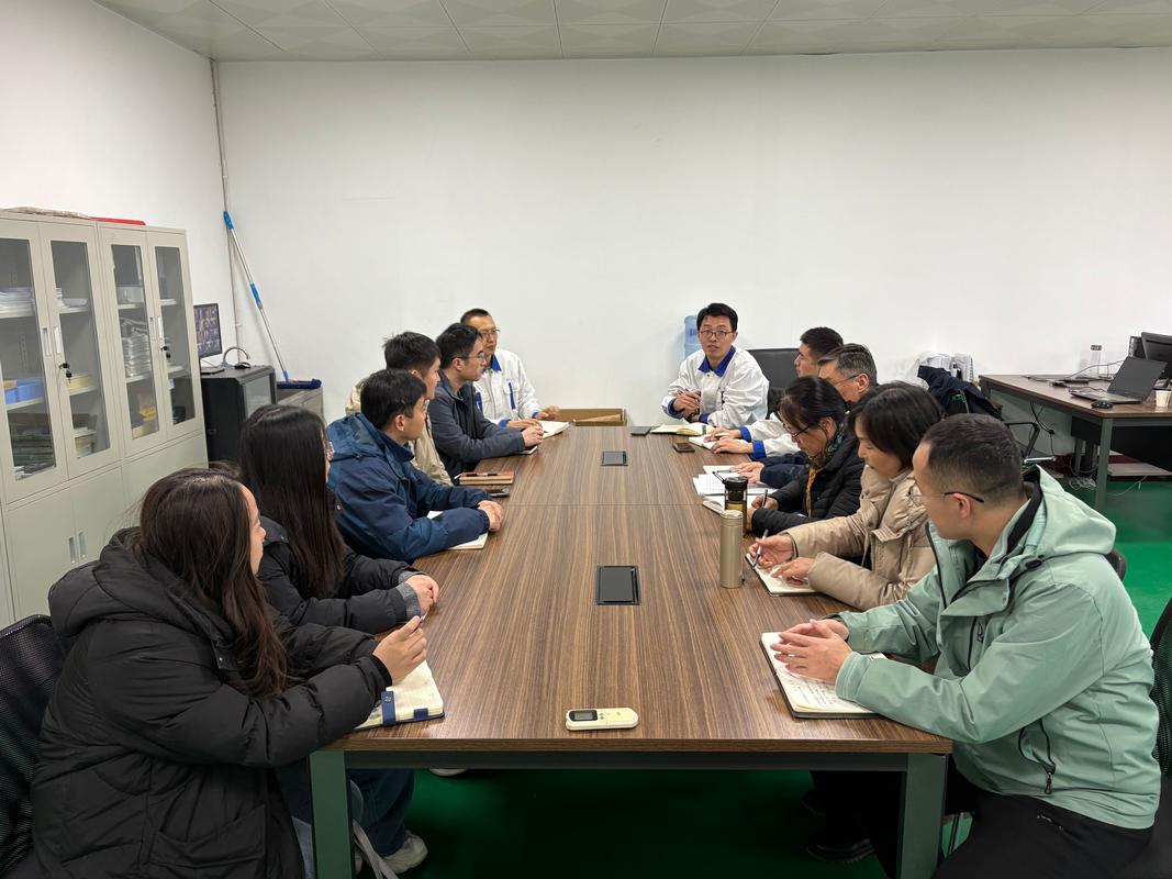 企业博士后工作站项目组车间研讨现场