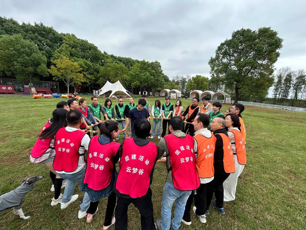青少年团队协作户外挑战活动真实照片
