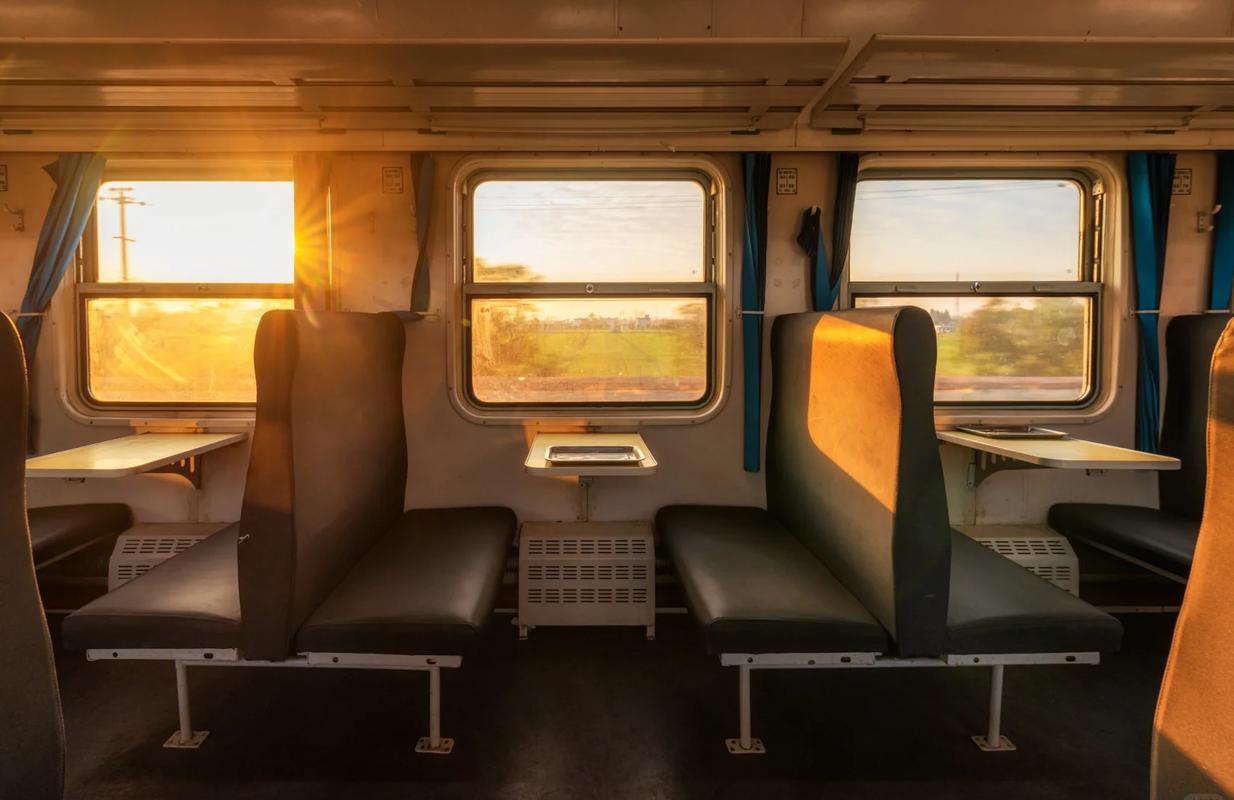 南宁至北海绿皮车内景风扇
