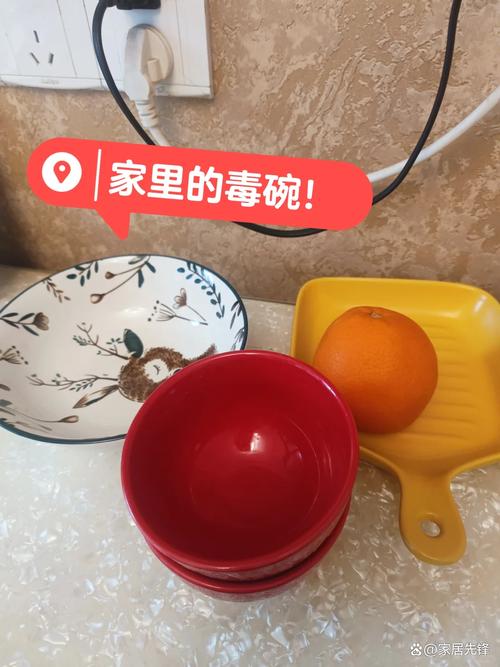 别被它的外表骗了,这根本不是个“自动倒料的碗”