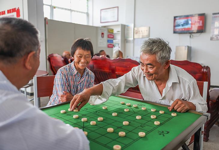 南昌绳金塔城墙根老人下樟木象棋