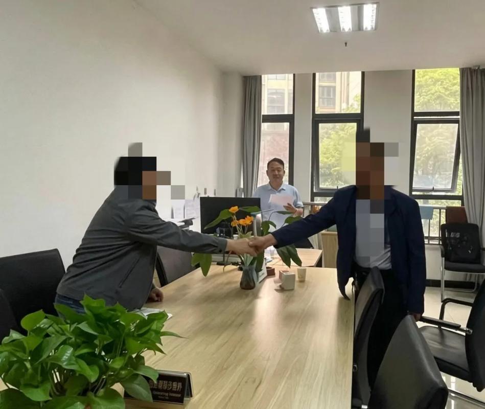 合伙开店欠款纠纷协商现场
