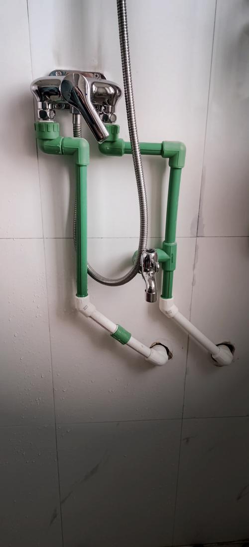 小户型卫生间洗手台下软管安装实拍