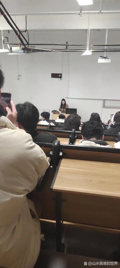 公费师范生本科阶段教育实习课堂场景