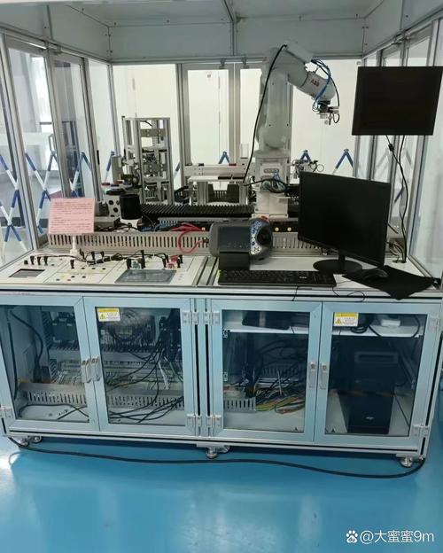 机加工工程师调试工业原型工件