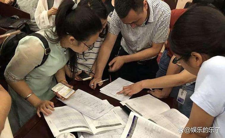 高考志愿填报现场家长焦虑查询数据
