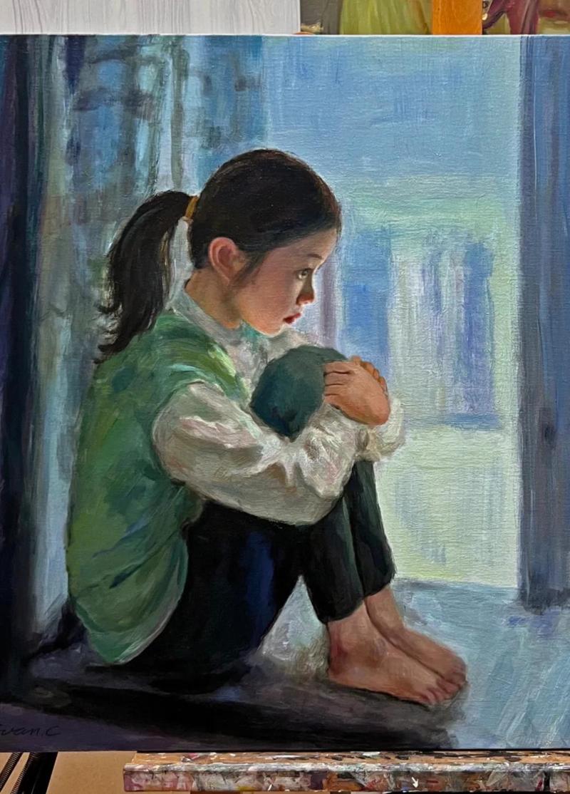 小女孩蜷缩在窗台边沉浸在奇幻小说中表情专注插画