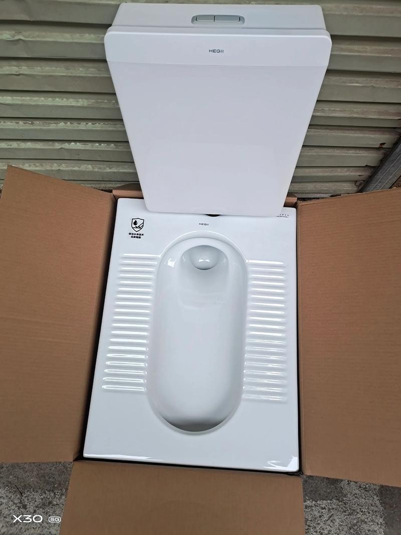 恒洁蹲便器釉面特写