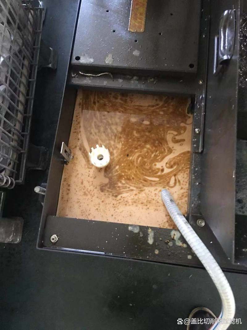 机加车间变质发臭的切削废液槽