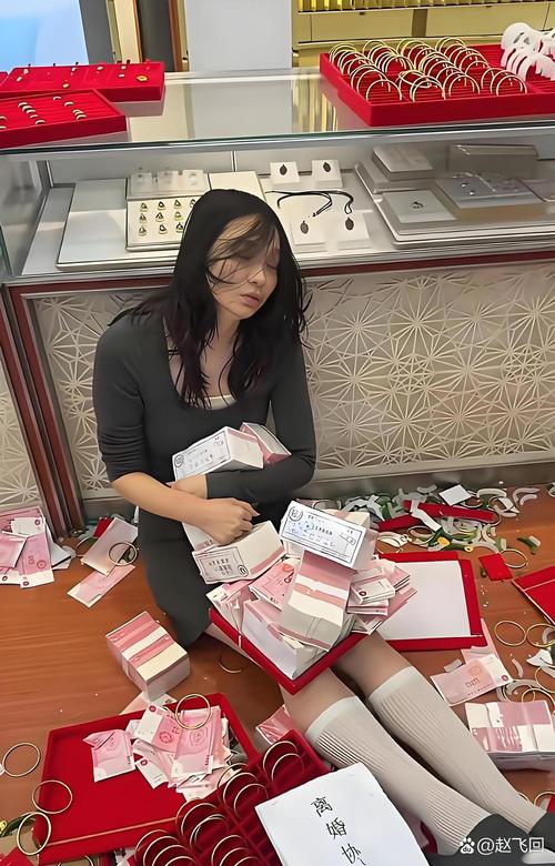 离婚律师费高昂钞票堆积