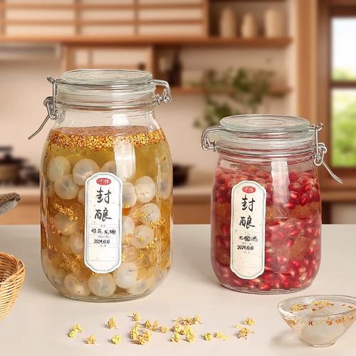 长沙解放西路凌晨散落的杨梅酒瓶