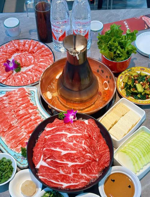 老北京铜锅涮肉现切羊肉摆盘