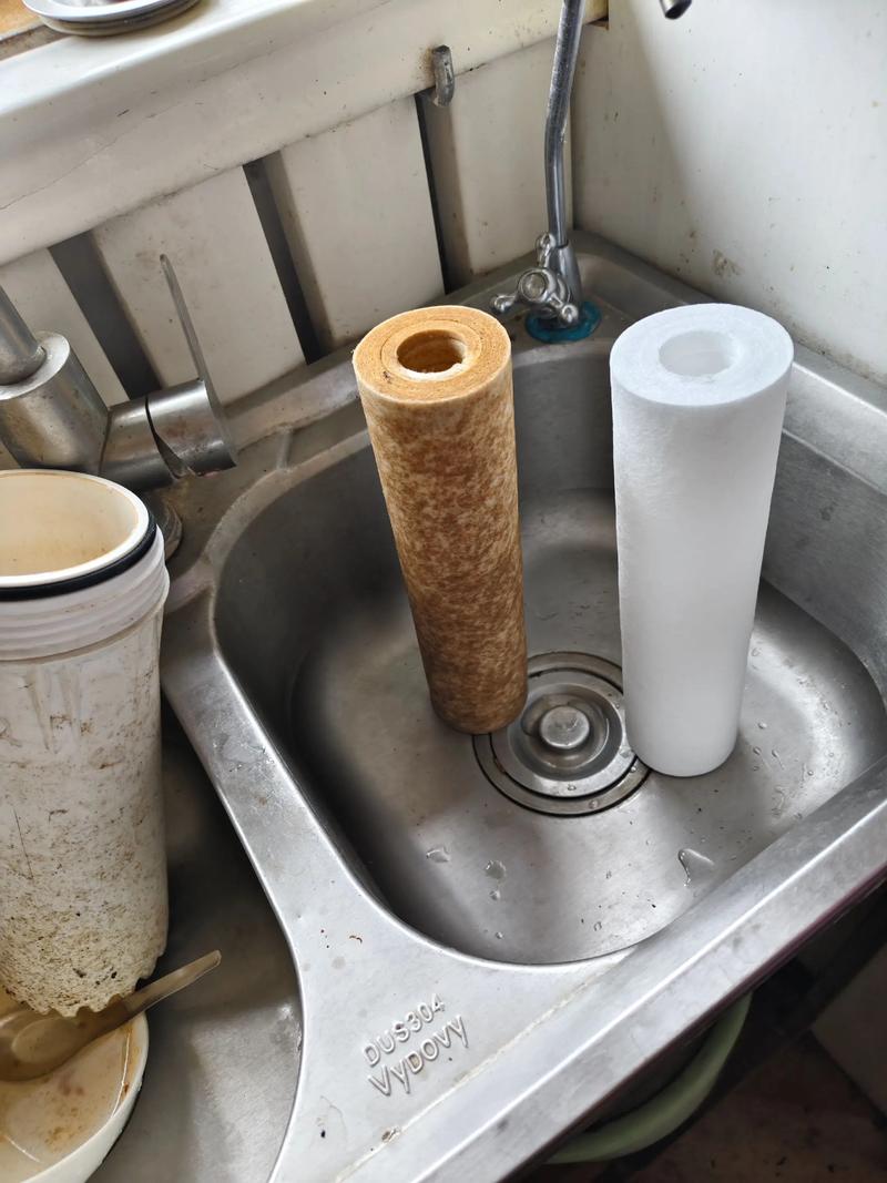家用净水器滤芯新旧对比更换图