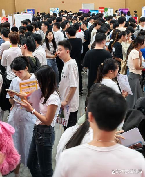 高职单招报名现场拥挤