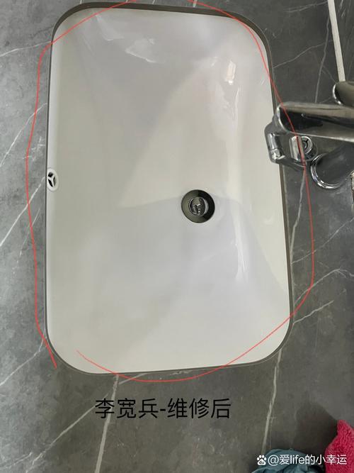结构胶粘接洗手台脱落开裂现场图