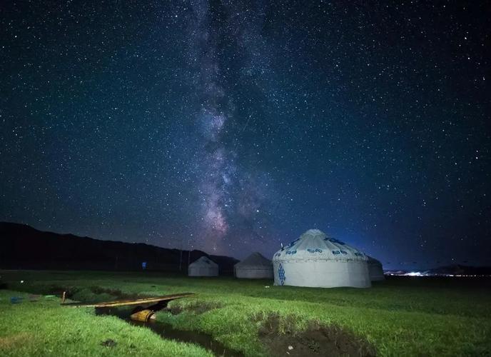 亚丁村后山牧场星空
