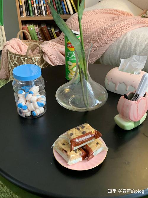 妈妈喘息日阳台独处吃冰巧克力实拍
