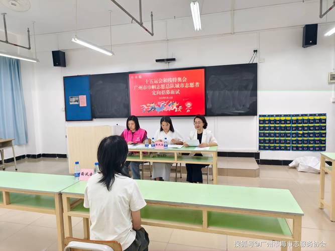 应届生参加公益性岗位面试现场