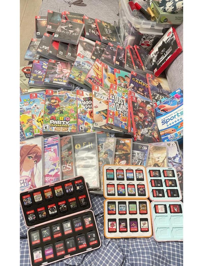 玩家收藏的任天堂Switch游戏卡带堆叠实拍