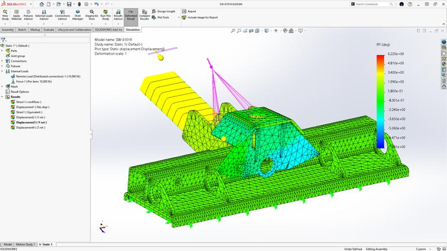 大三机械设计课堂学生盯着SolidWorks仿真界面困惑的实拍