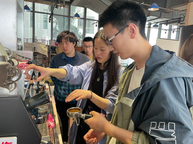 云南乡村职业教育咖啡加工实训现场