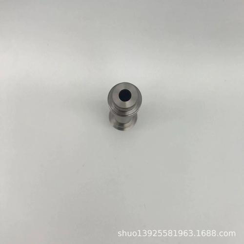 机加工车间过道堆放的不合格新能源电机轴