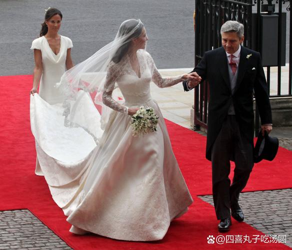 西式婚礼新娘父亲陪伴入场红毯