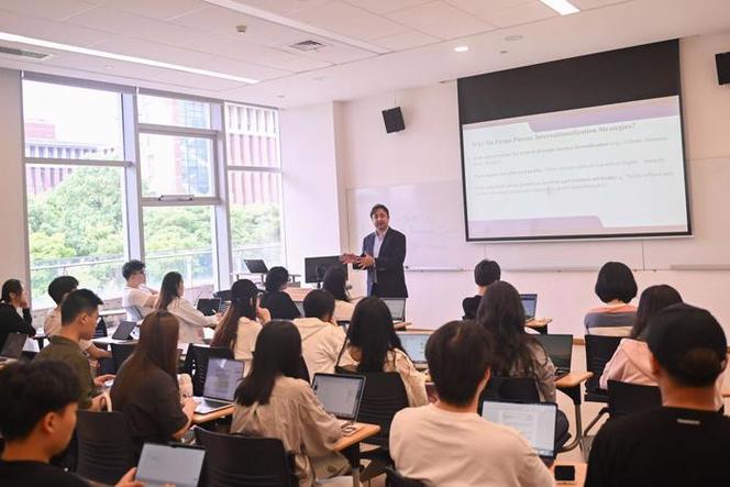 国内公立学校国际部海归教师公开课现场