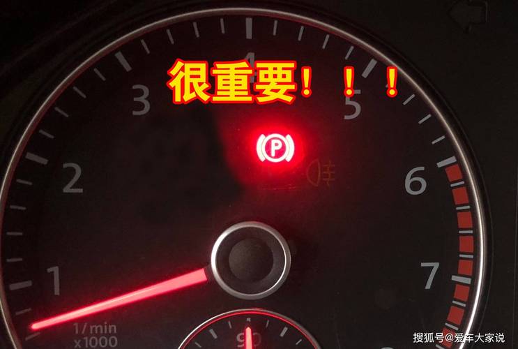 汽车仪表盘刹车片故障报警灯亮起实拍