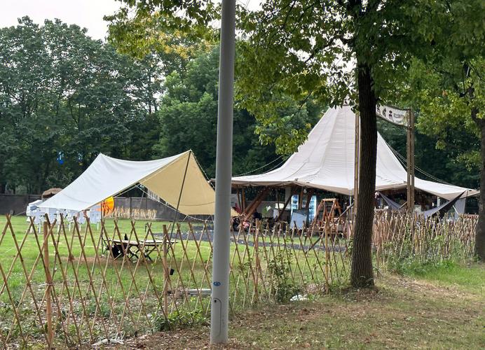 城市滨江经营性露营基地拆除现场