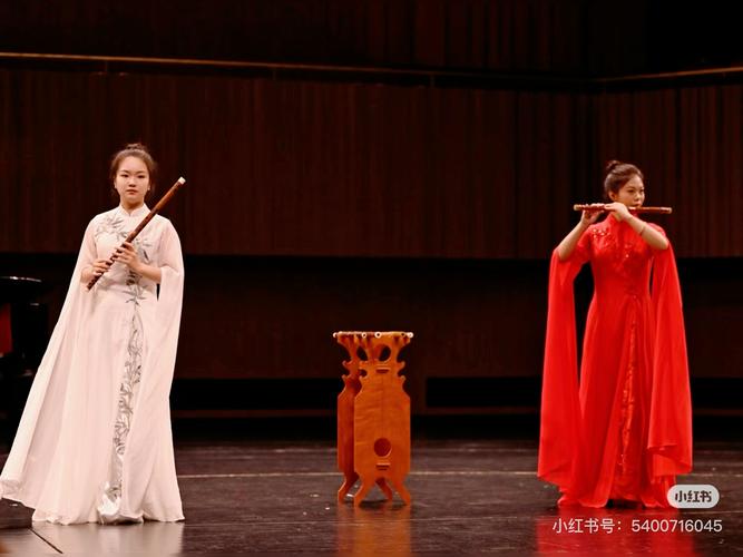 昆曲表演现场笛师伴奏特写