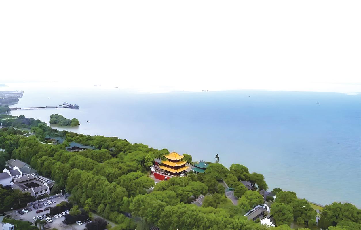 岳阳楼上俯瞰洞庭湖烟波远景