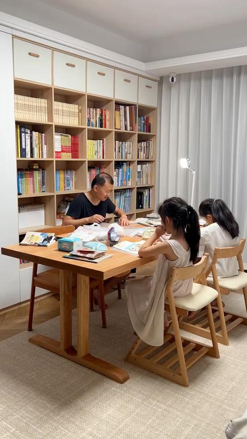亲子客厅一起改作业互动场景