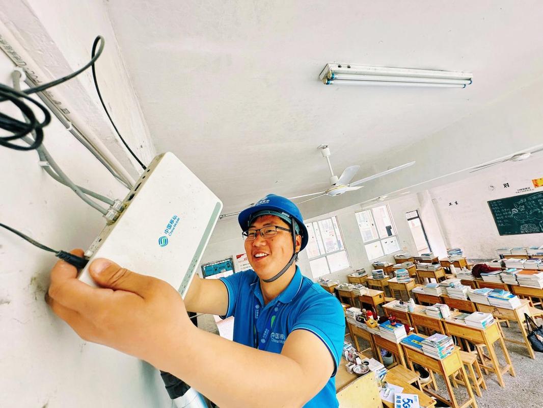 工程师安装设备弹簧钩改善工人习惯