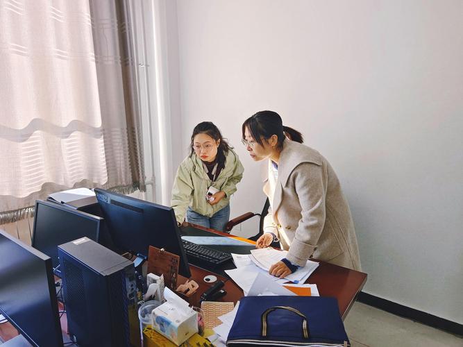 社会责任标准工厂审核员核查工时记录与工资单现场