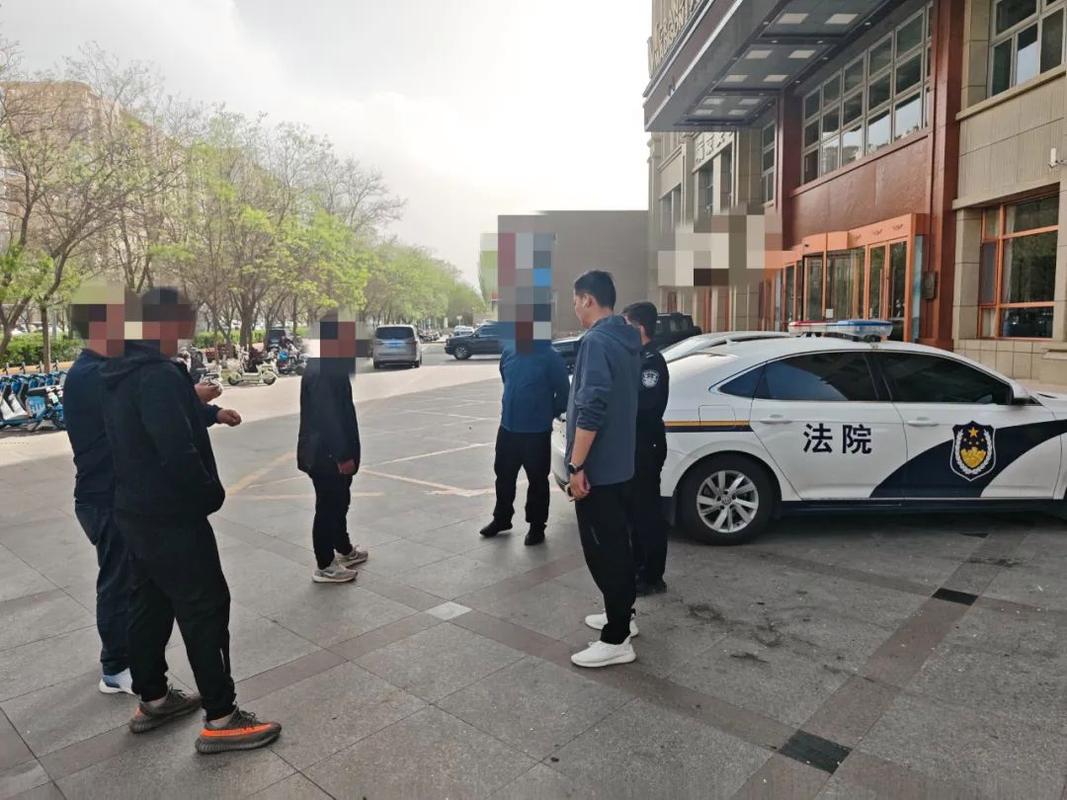 法院执行抓捕老赖现场
