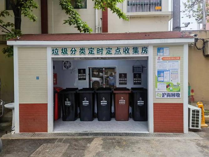 居民小区标准化有害垃圾投放点实拍