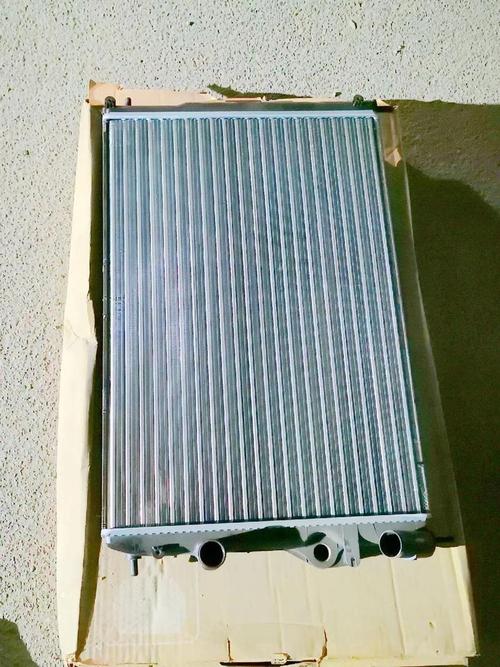汽车空调冷凝器保压漏点肥皂水测试实拍