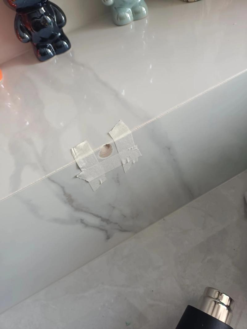 岩板台面安装崩边裂缝细节