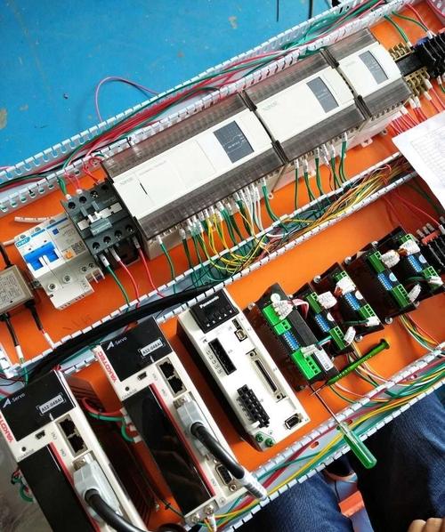 汽车焊接生产线电气柜内模块化PLC安装实拍