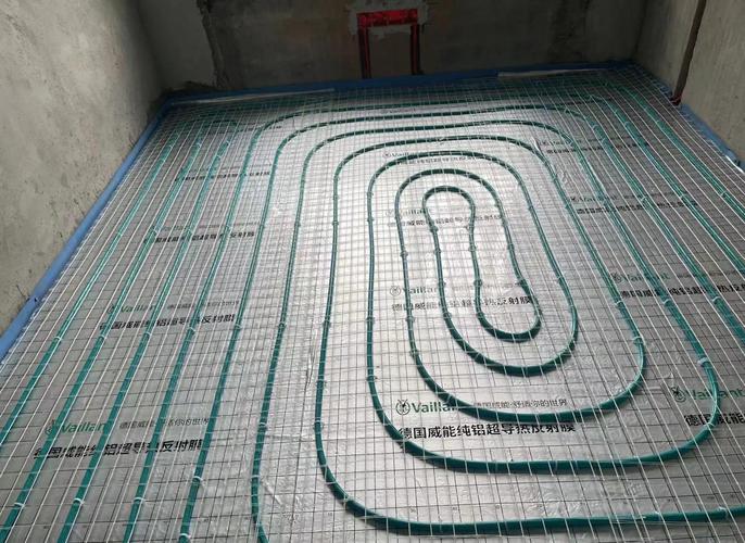 电地暖挤塑板反射膜铺设完成图
