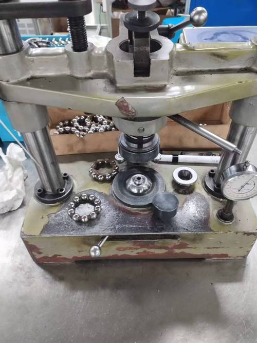 精密机床主轴轴承游隙检测工作台